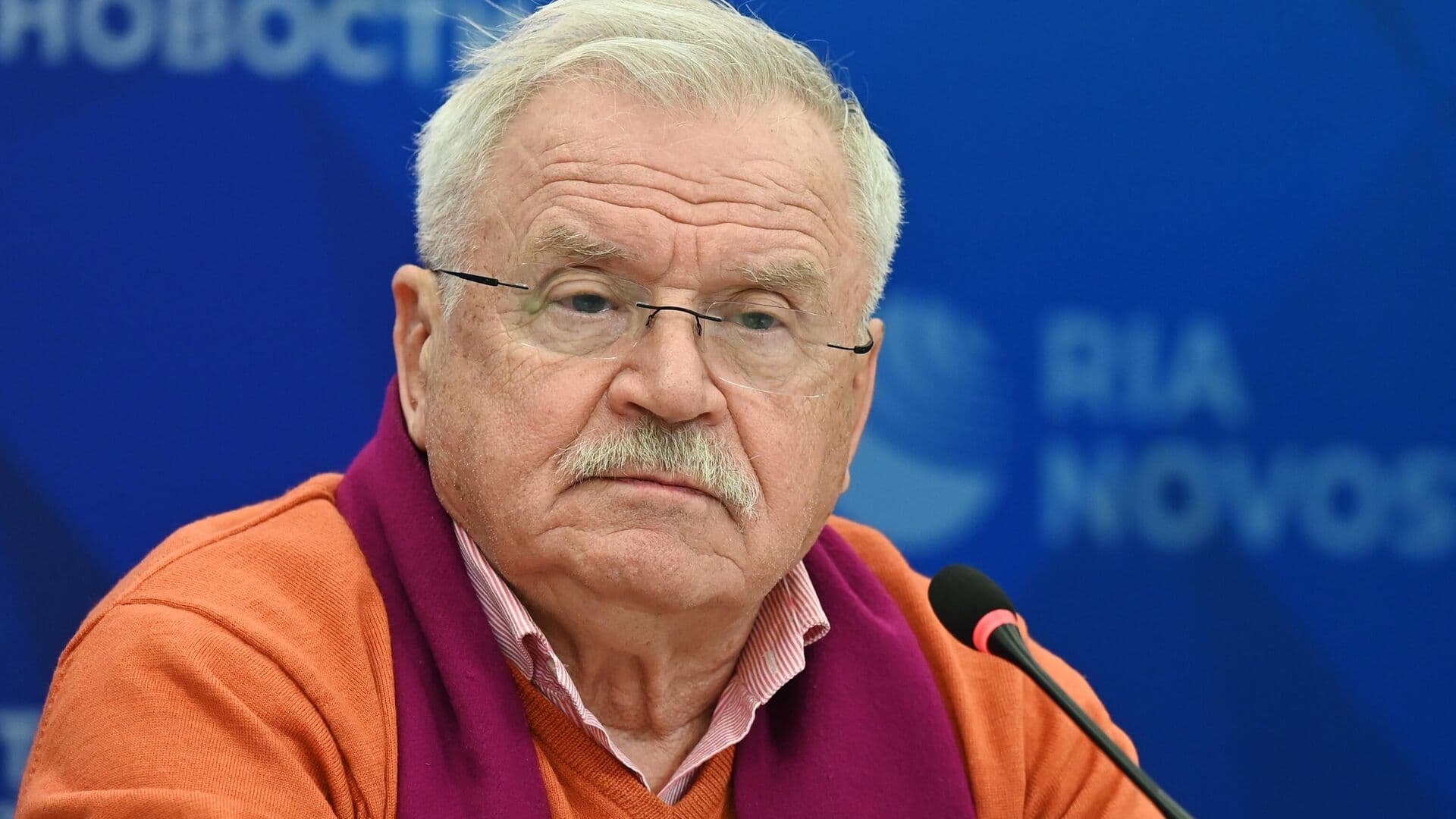 Путин поздравил Сергея Никоненко с 85-летием