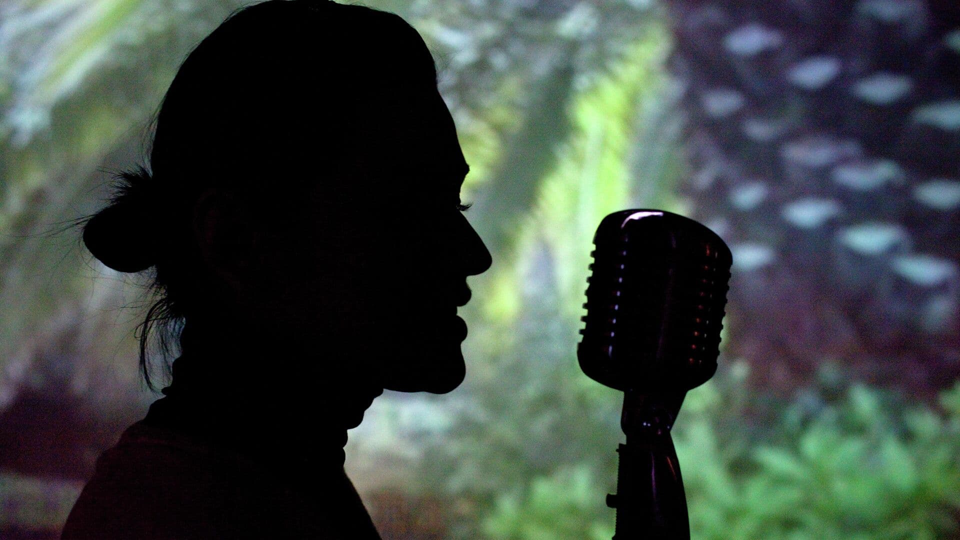 Песни Пугачевой и Меладзе все еще можно заказать в московских караоке