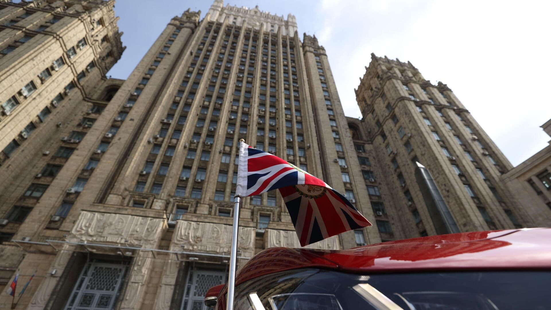 Секретаря посольства Британии лишили аккредитации за подрывную деятельность