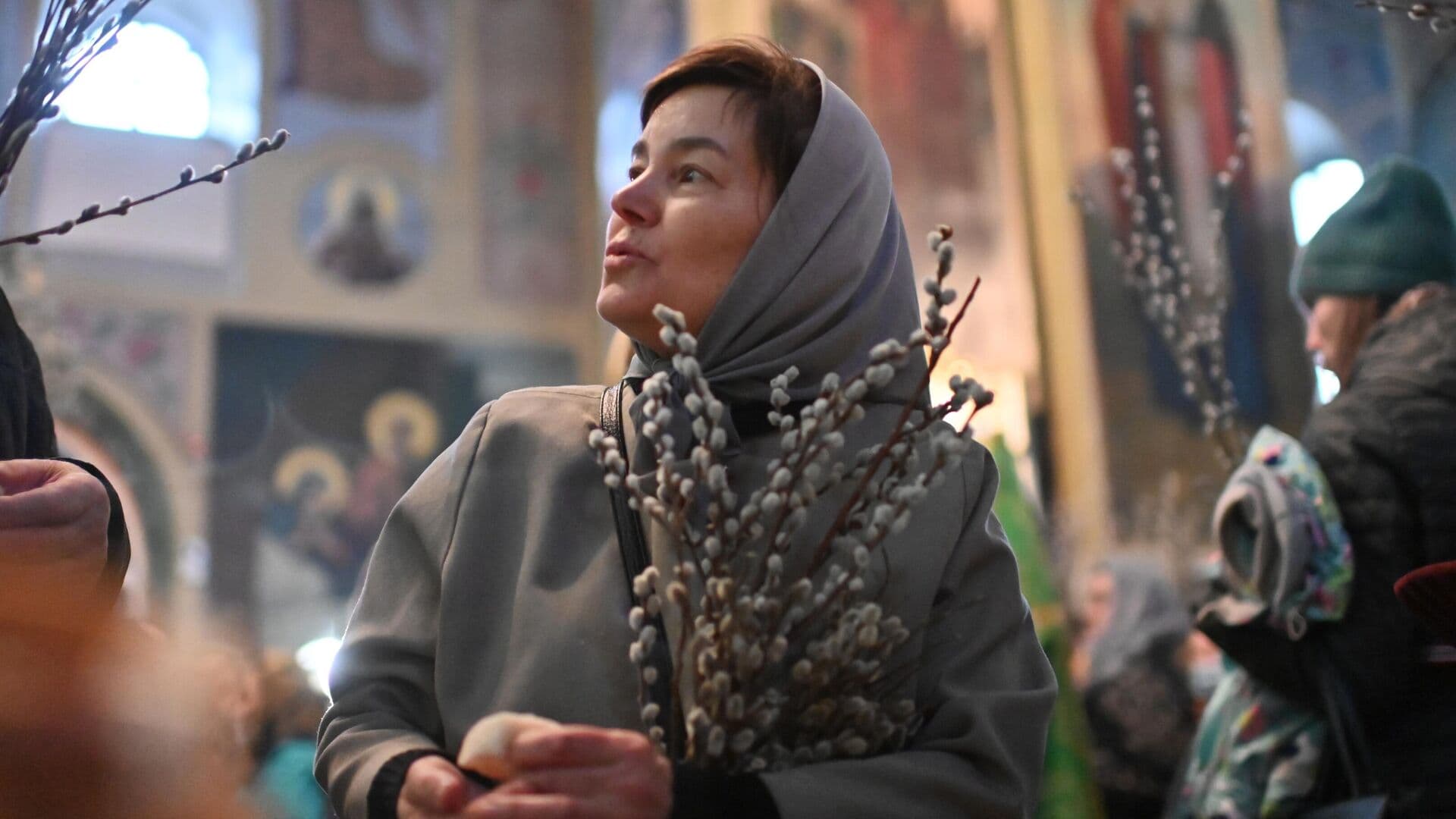 "Закопать или сжечь". Что делать с освященной вербой