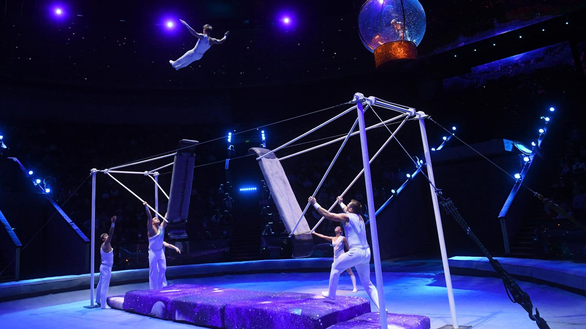 Путин предложил расширить программу Пушкинской карты на цирки