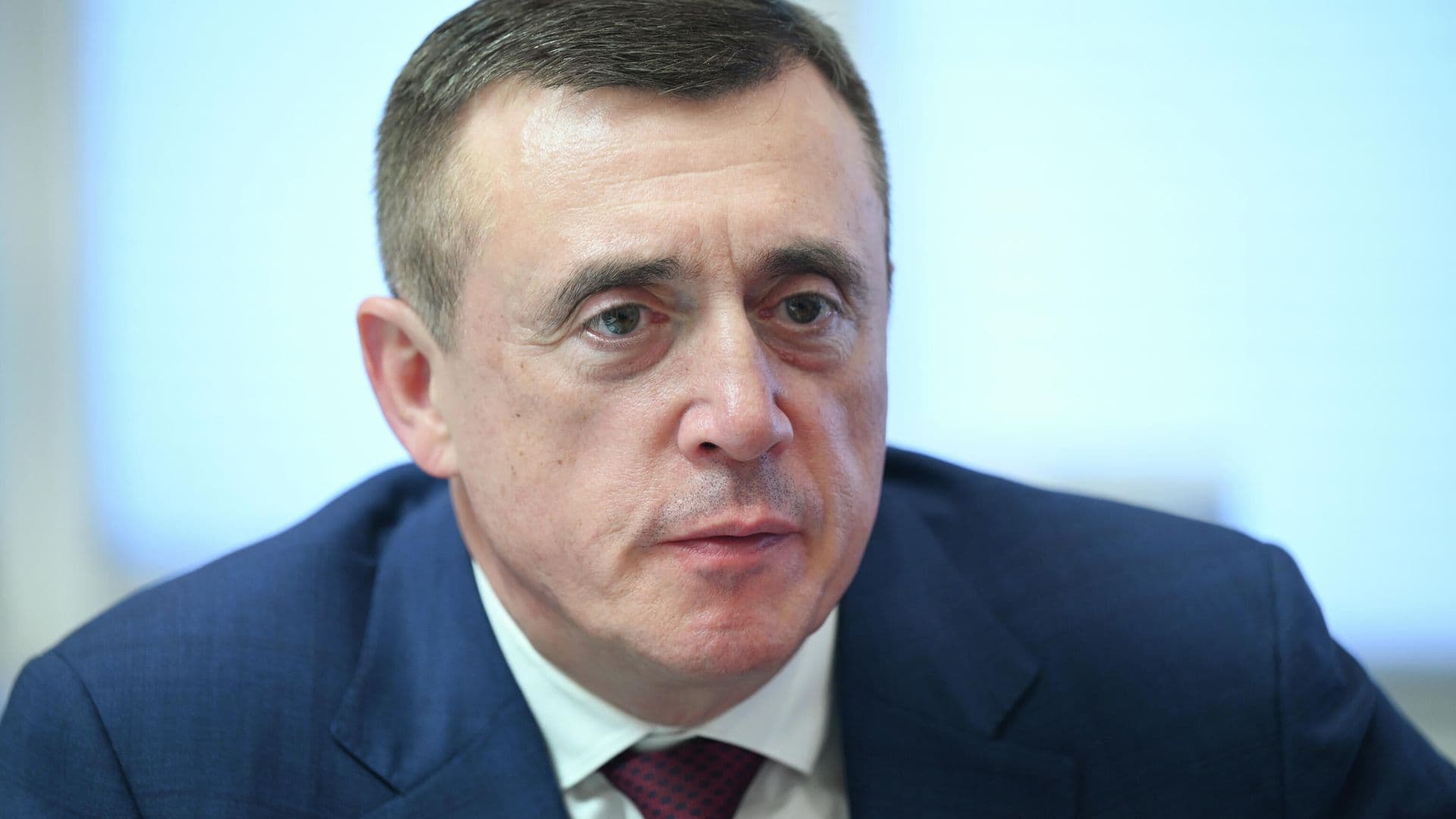 Лимаренко рассказал Путину о средней зарплате в Сахалинской области