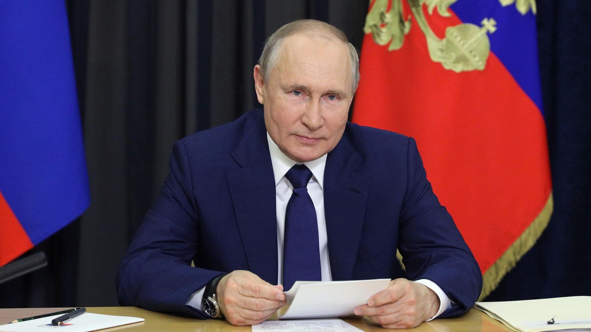 Путин поручил совершенствовать систему маркировки "Честный знак"