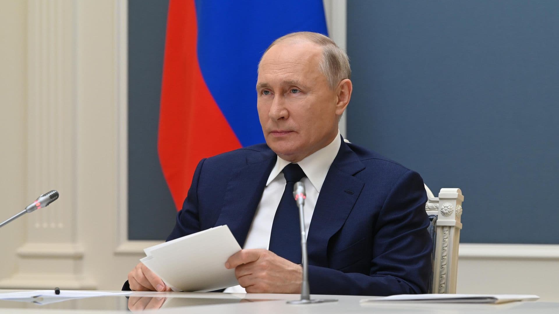 Путин дал поручения по развитию общественного транспорта