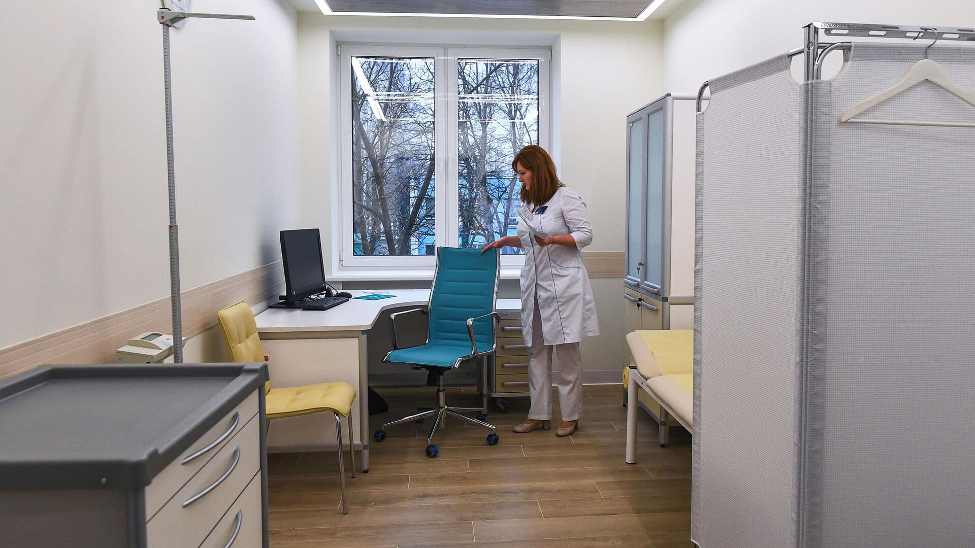 Минпросвещения проведет мониторинг оснащения медкабинетов в школах