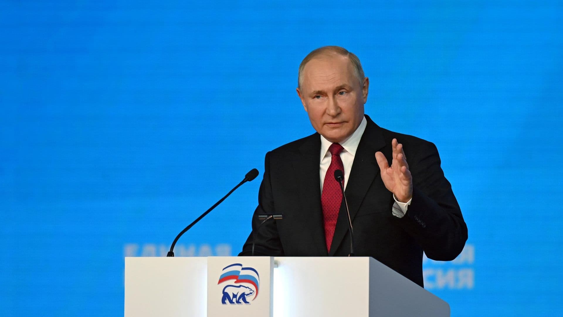 "Единая Россия" консолидирует общество, заявил Путин