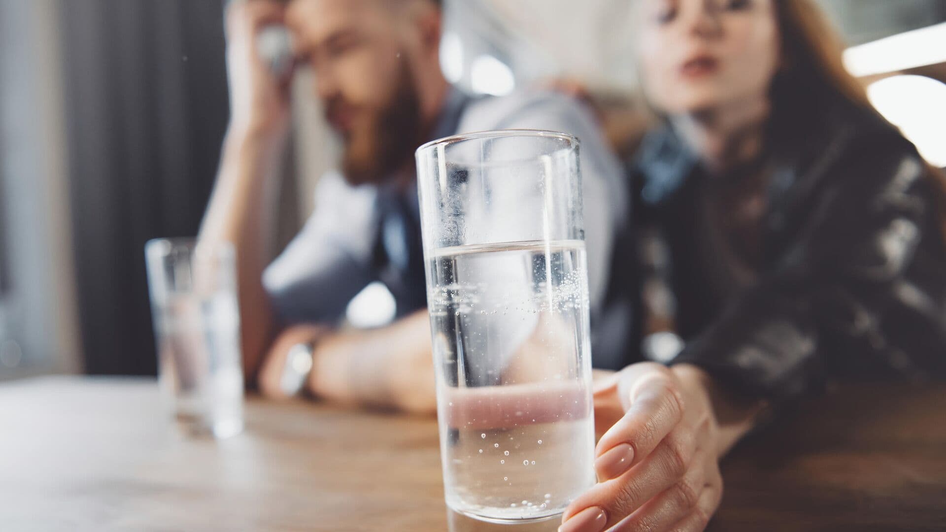 Нутрициолог развеяла миф о необходимости выпивать два литра воды в день