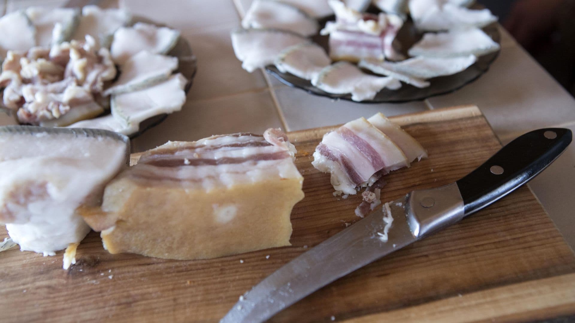 Диетолог объяснила, почему осенью появляется тяга к жирным продуктам