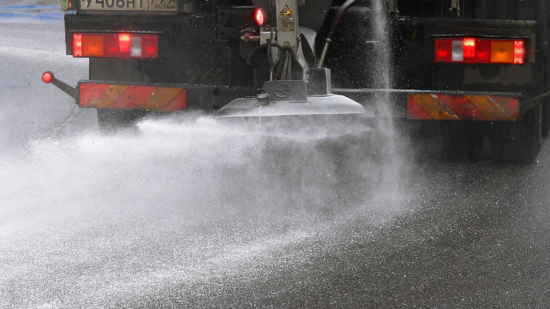 Россиян предупредили об опасности для авто рассыпаемых на дорогах реагентов