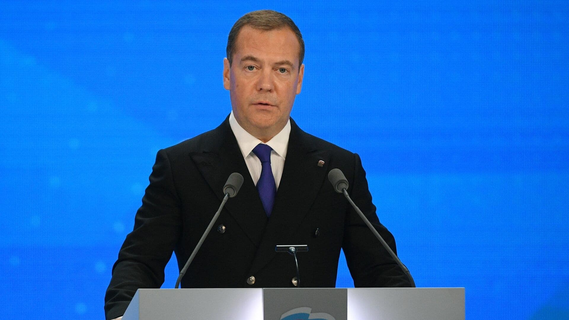 Россияне сегодня ощущают себя единым народом, заявил Медведев