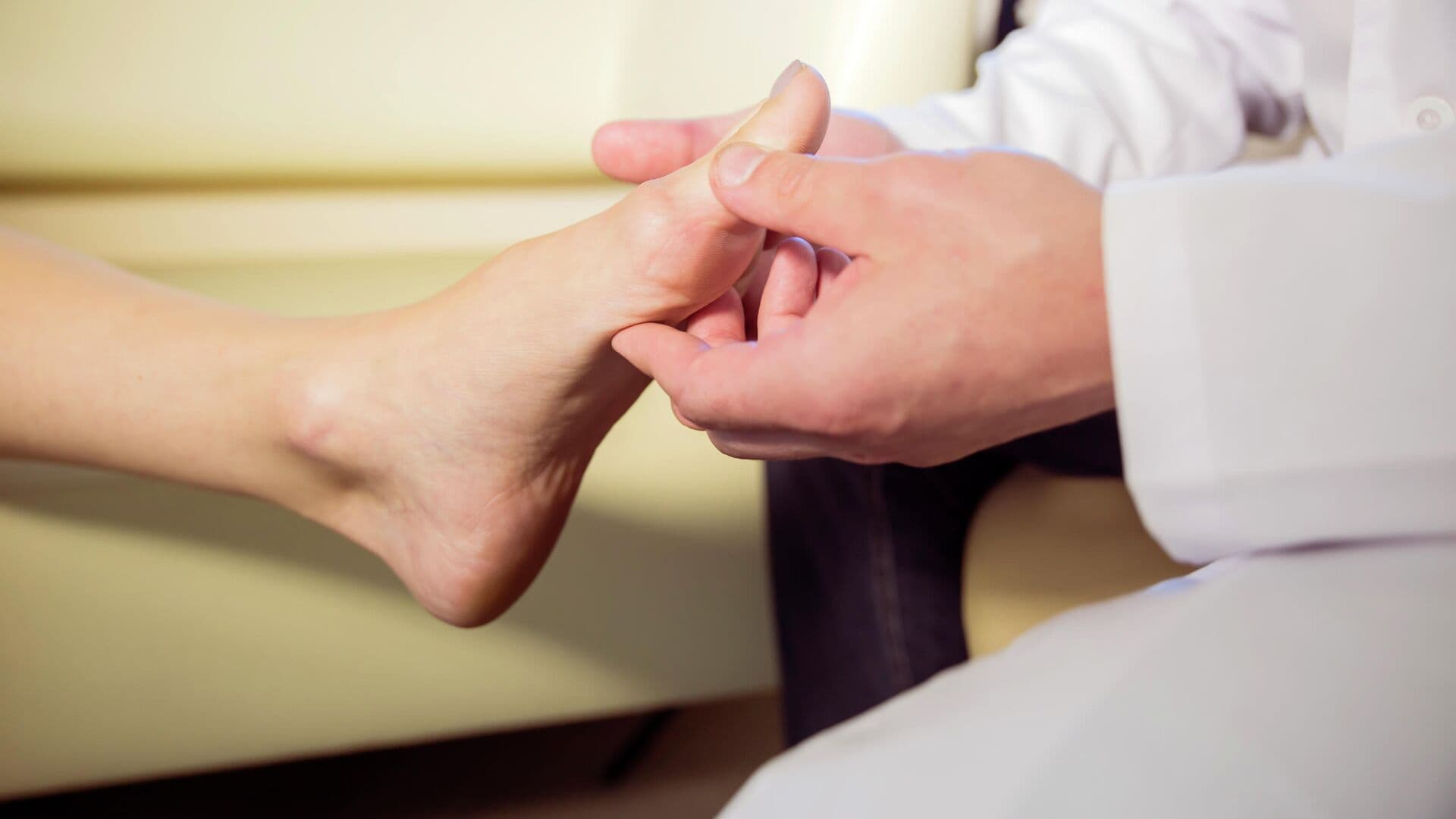 Врач назвала причины ночных судорог