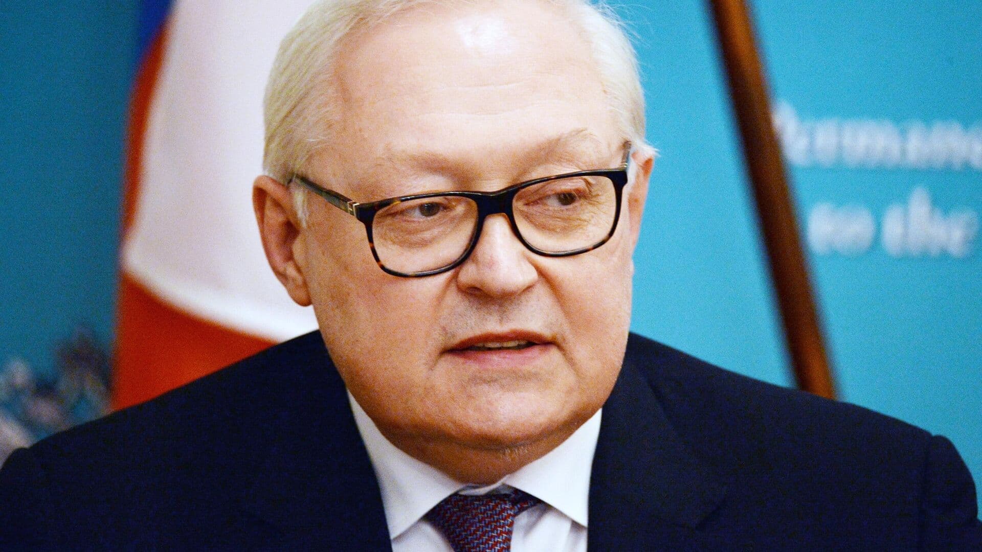 Россия продолжит добиваться от США возврата дипсобственности, заявил Рябков