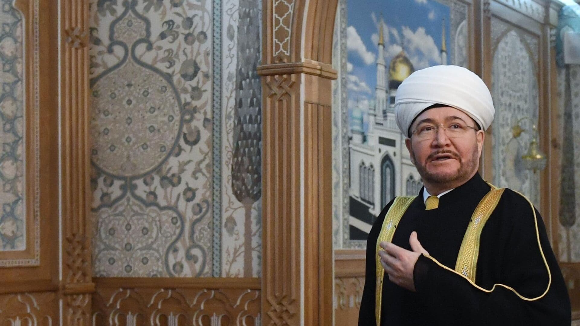 Муфтий в День России призвал сохранить в сердце мир и любовь к ближнему