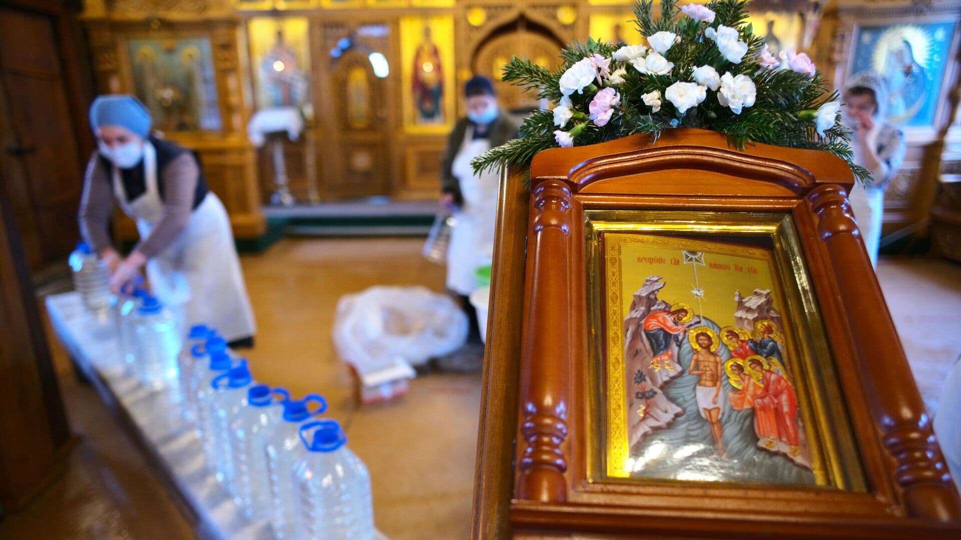 В РПЦ рассказали, можно ли продавать святую воду