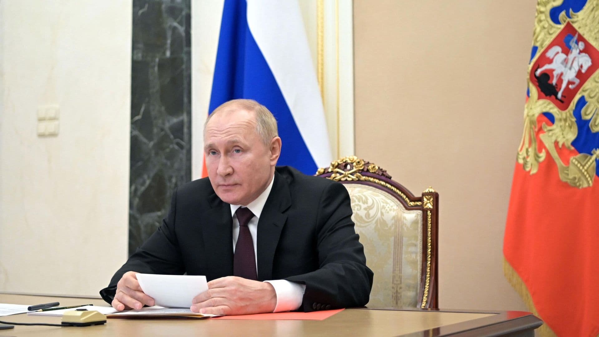 Путин рекомендовал регионам приоритетно принимать детей педагогов в детсады