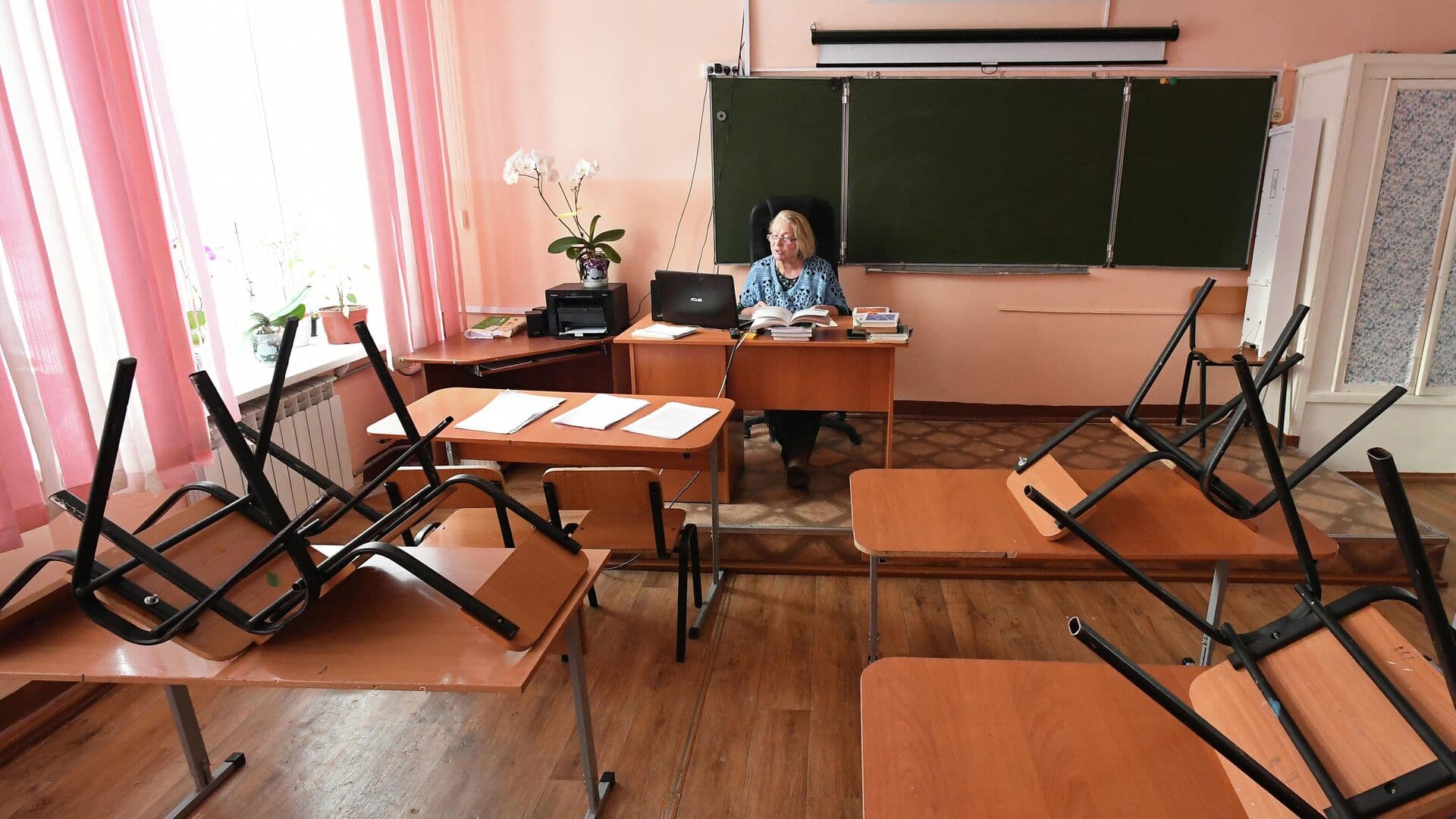 В Чебоксарах школы и техникумы перевели на дистант