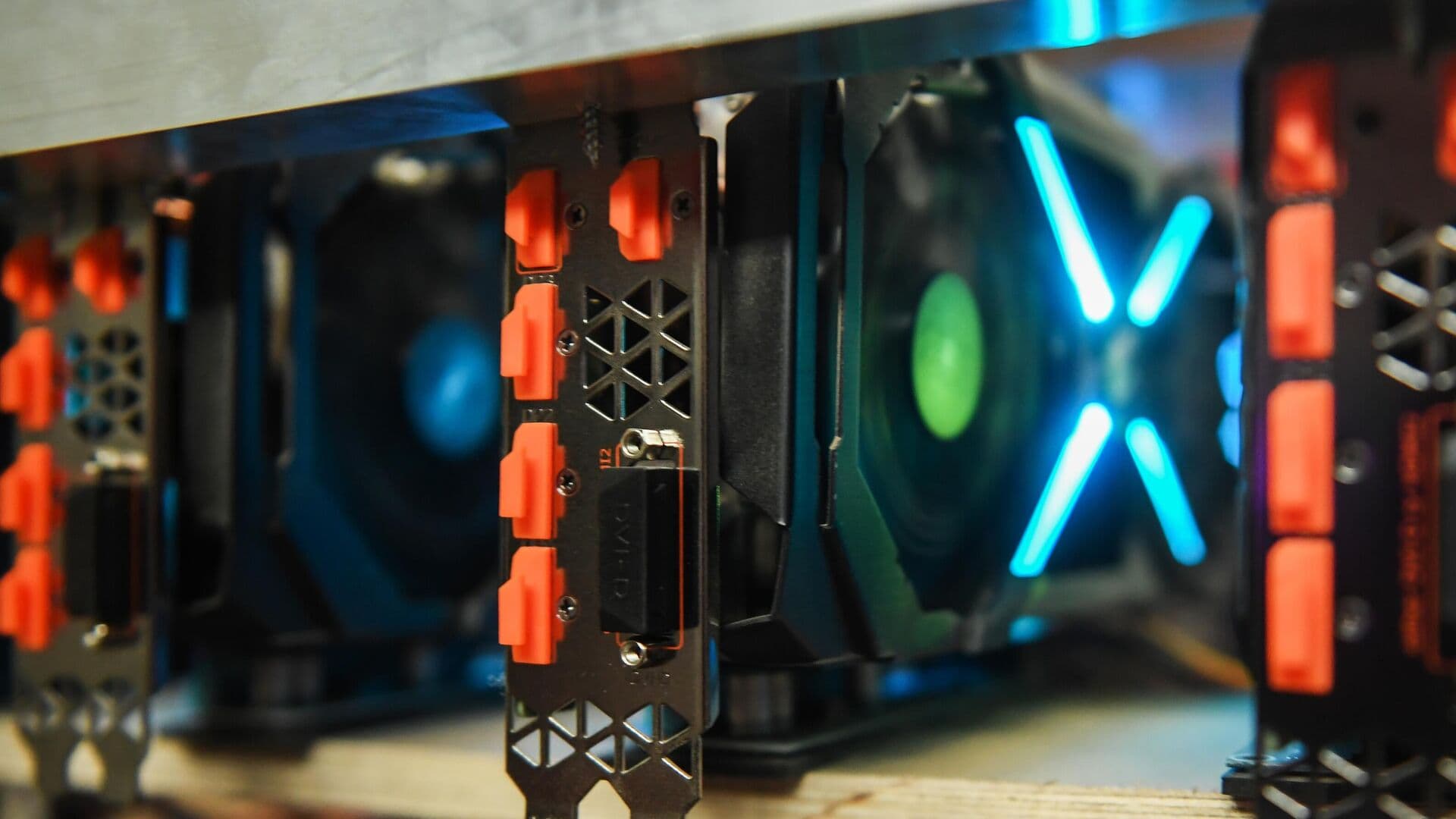 Правкомиссия одобрила штрафы за незаконный криптомайнинг, сообщил источник