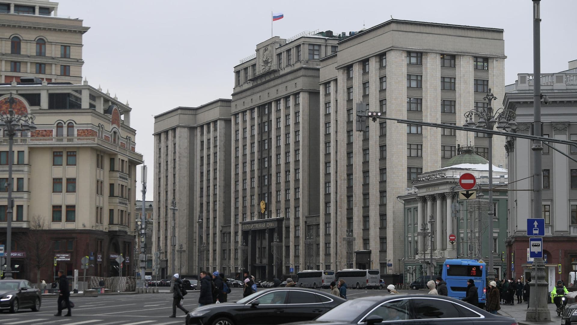 В Госдуму внесли проект о порядке размещения объектов дорожного сервиса
