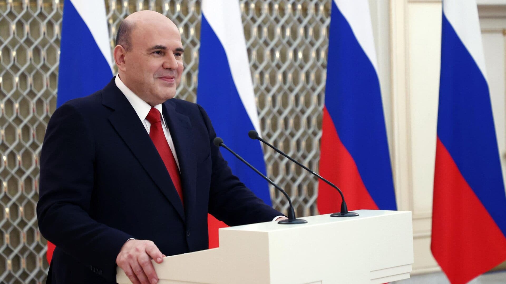 Мишустин поздравил россиян с Днем России