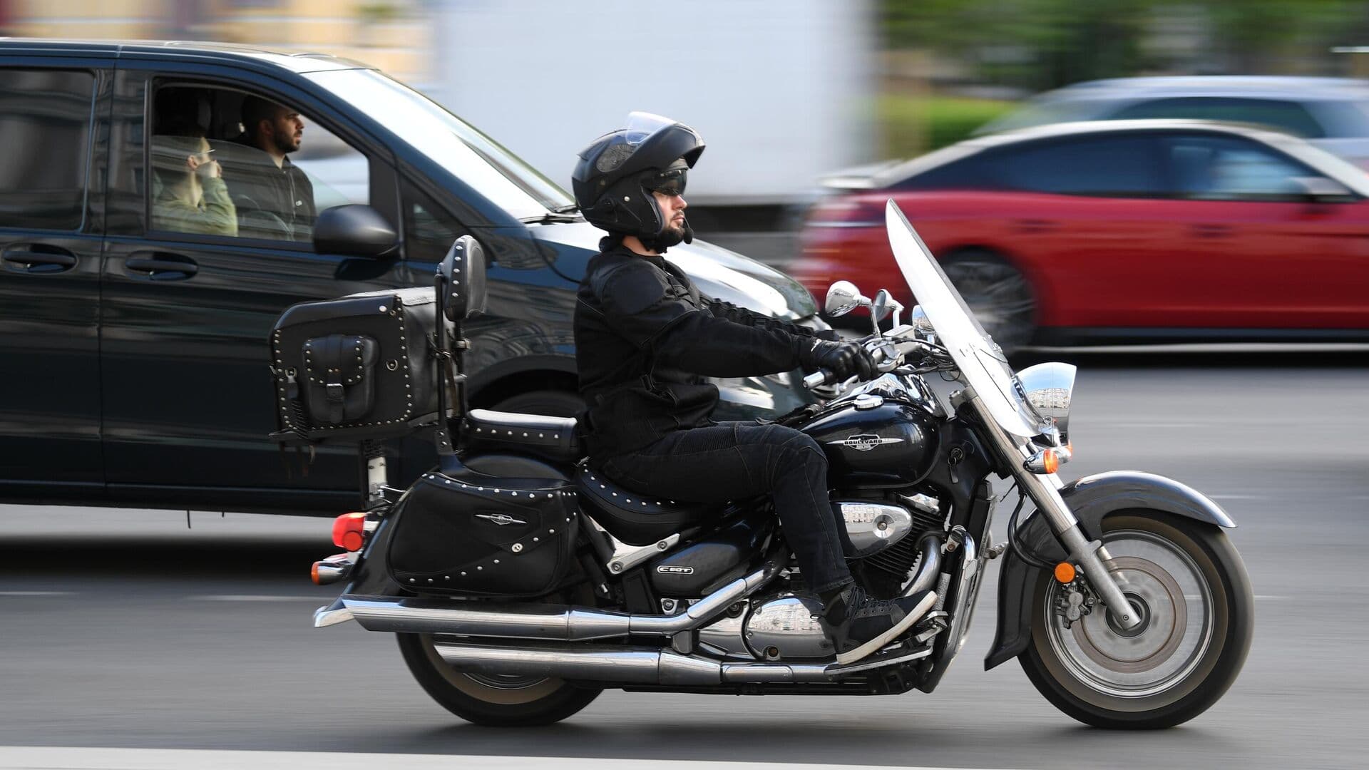 Москвичам напомнили, что еще рано выезжать на мотоциклах и менять резину