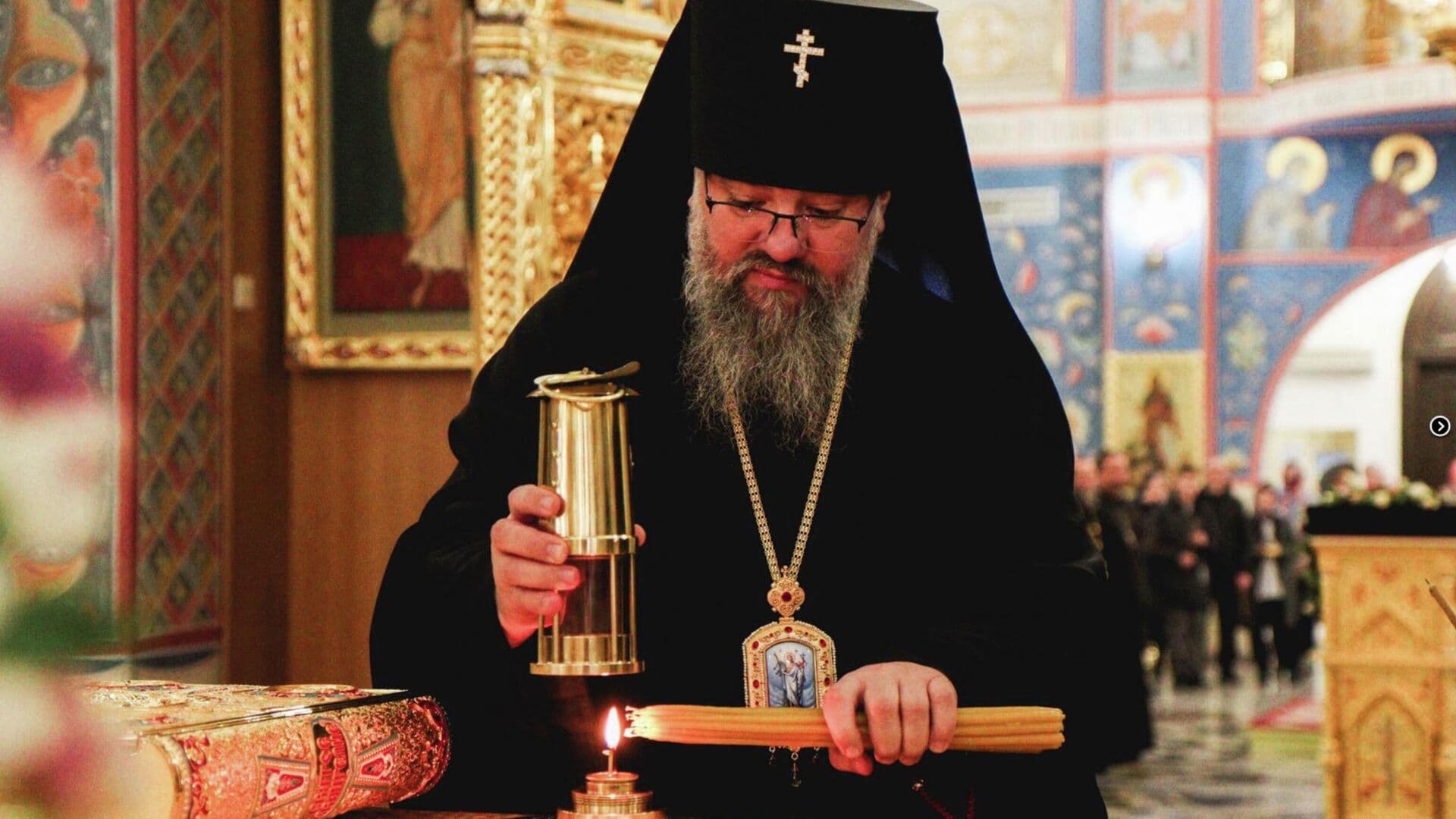 Благодатный огонь доставят в Москву на самолете "Роскосмоса"