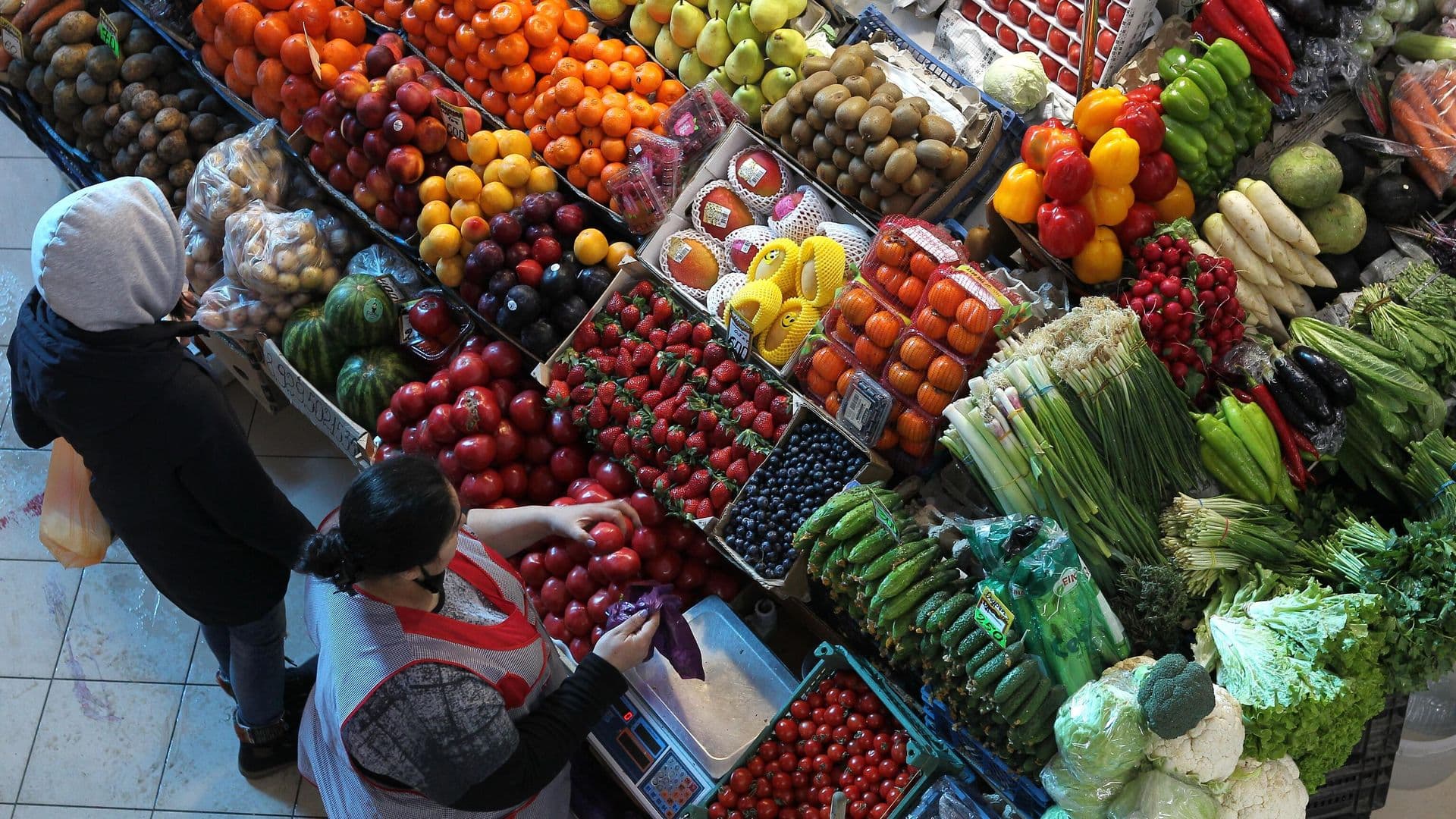 Заморозка сохраняет минералы и клетчатку в продуктах, рассказал диетолог