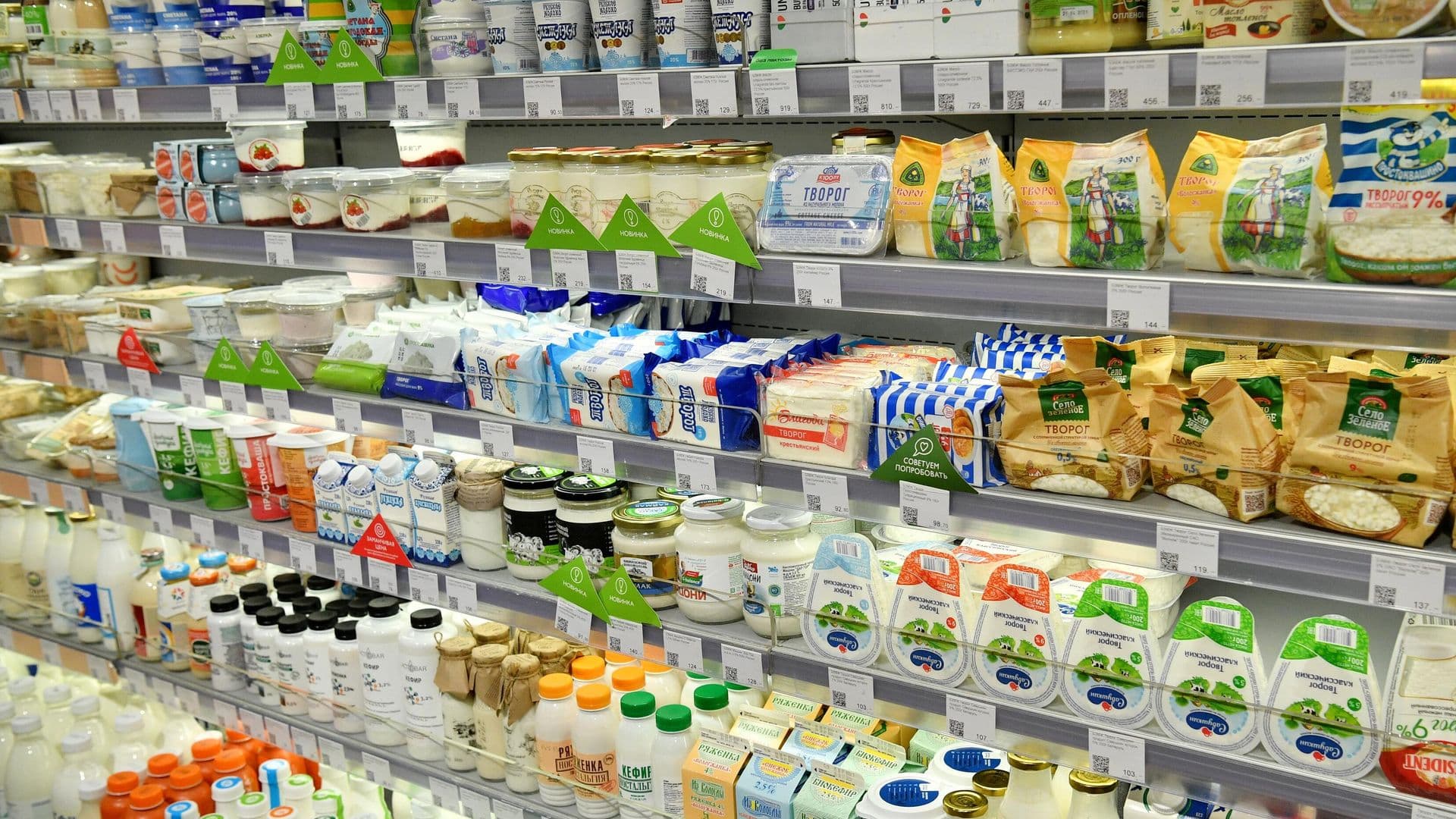 Врач рассказал, какие молочные продукты нельзя есть просроченными
