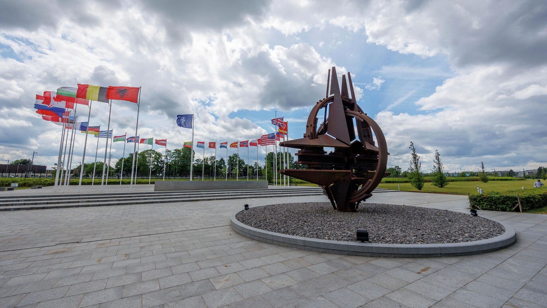 Экс-генсек НАТО предложил принять Украину по модели Западной Германии