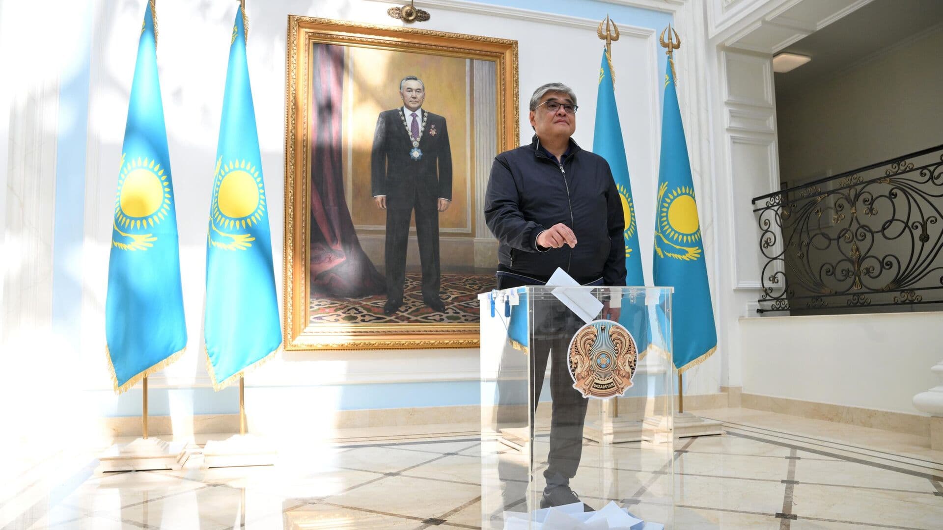 В Казахстане открылись участки для голосования по проекту новой конституции