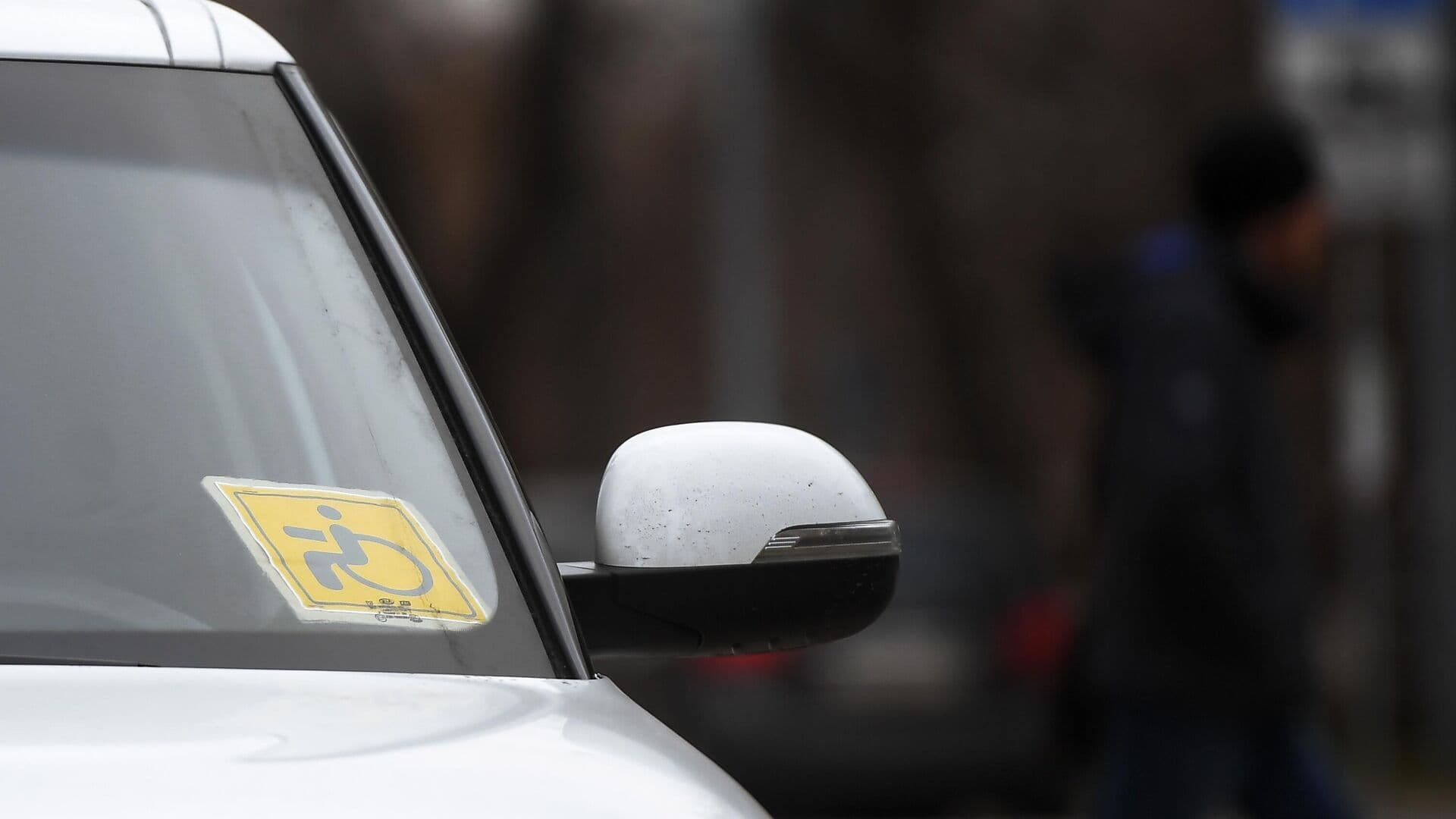 Путин поручил представить предложения по трудоустройству инвалидов