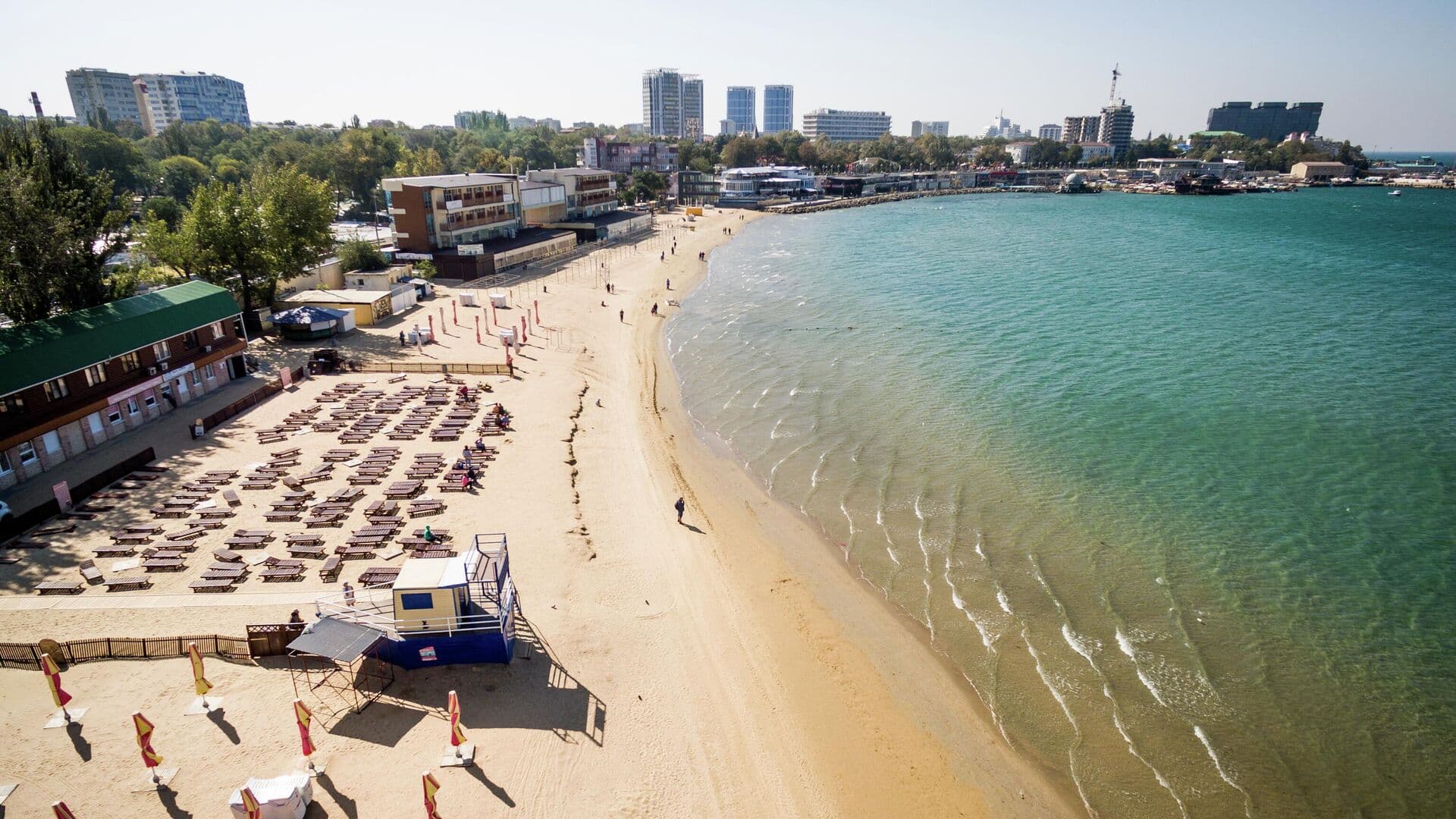 Пляжи в Анапе предложили засыпать чистым песком