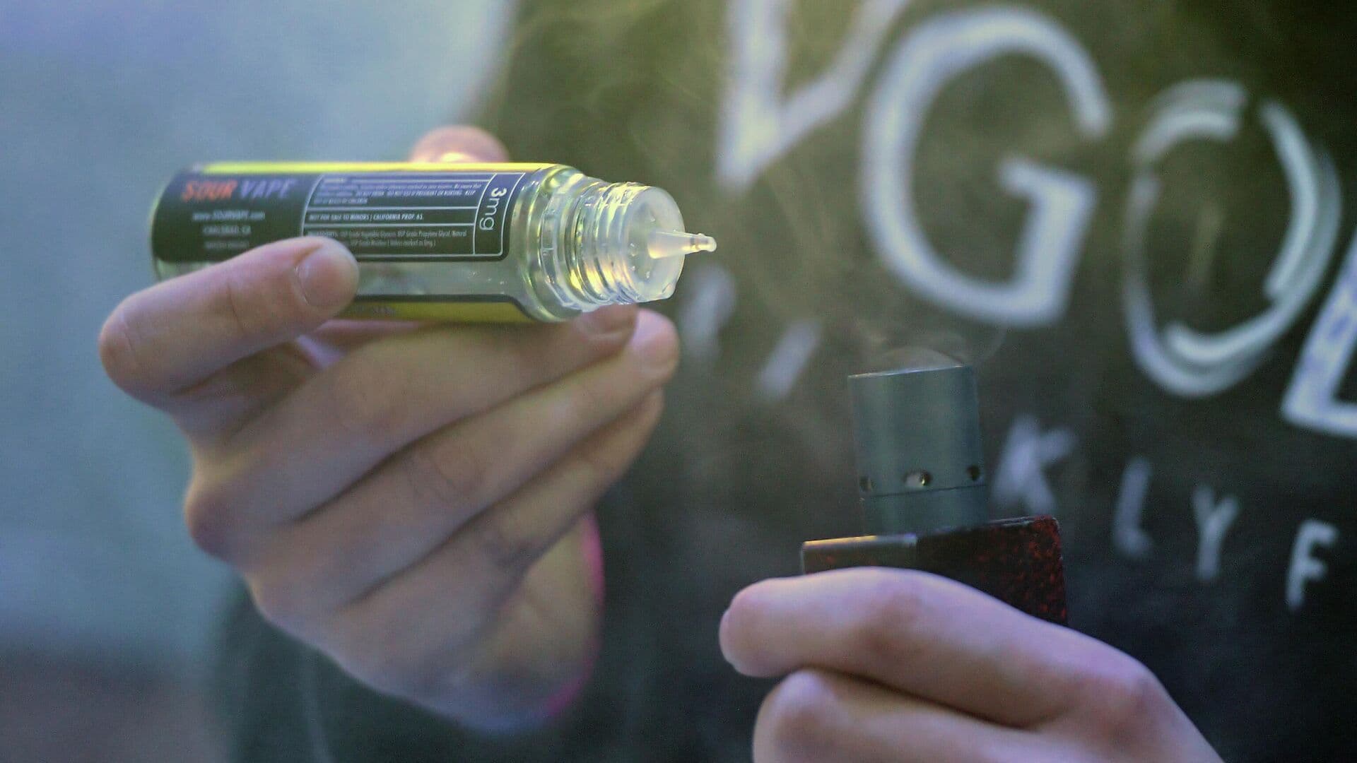 Мантуров рассказал о работе над запретом вейпов