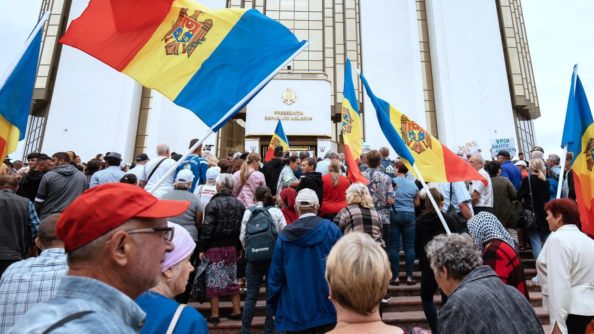 В Молдавии протестующие фермеры заблокировали выезд в Румынию