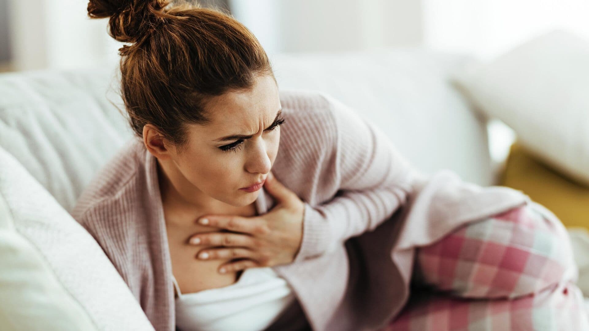 Врач рассказала, можно ли "лечить холодом" горло