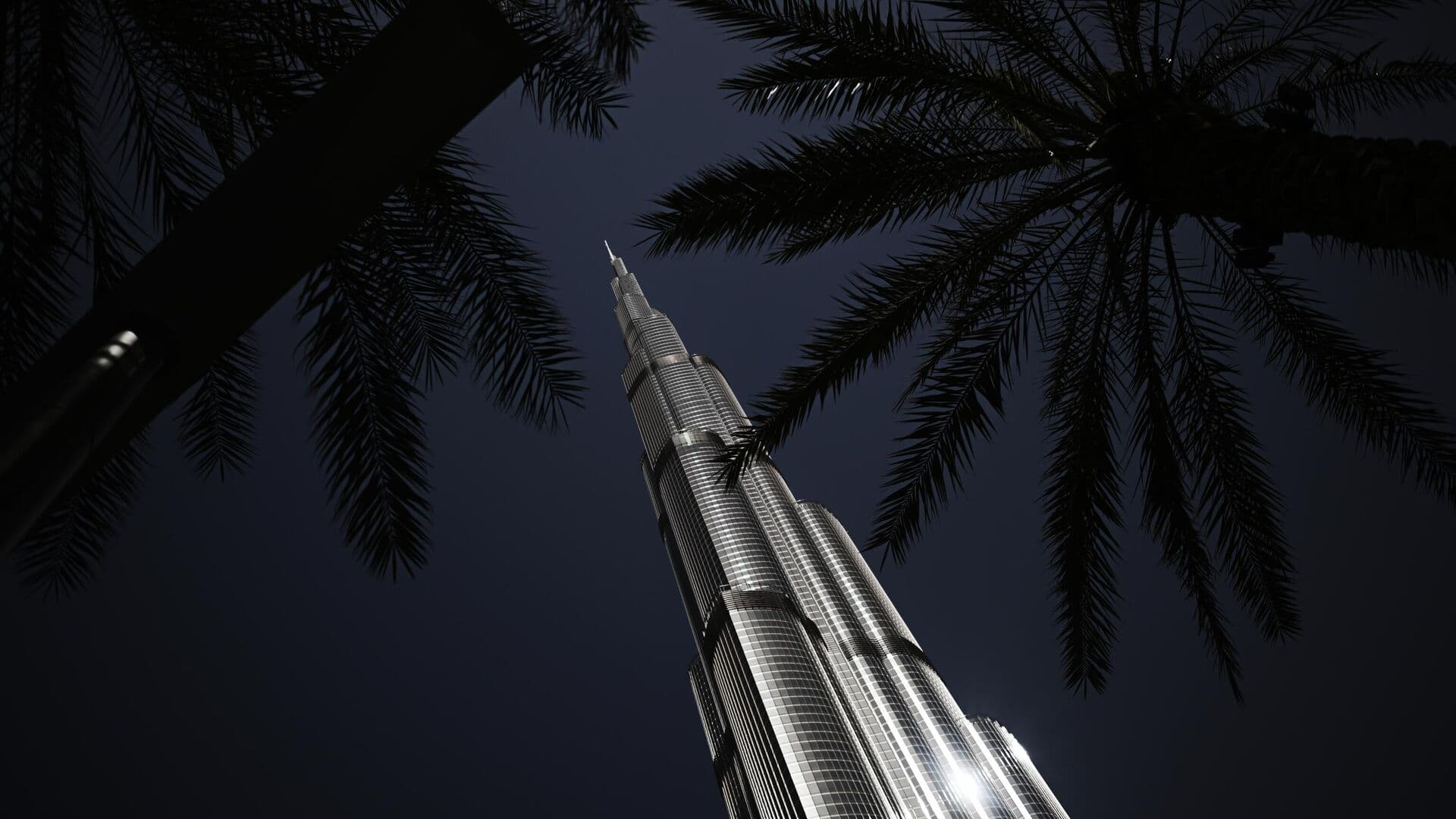 СМИ: иранский БПЛА пролетел рядом с "Бурдж-Халифой" и взорвался