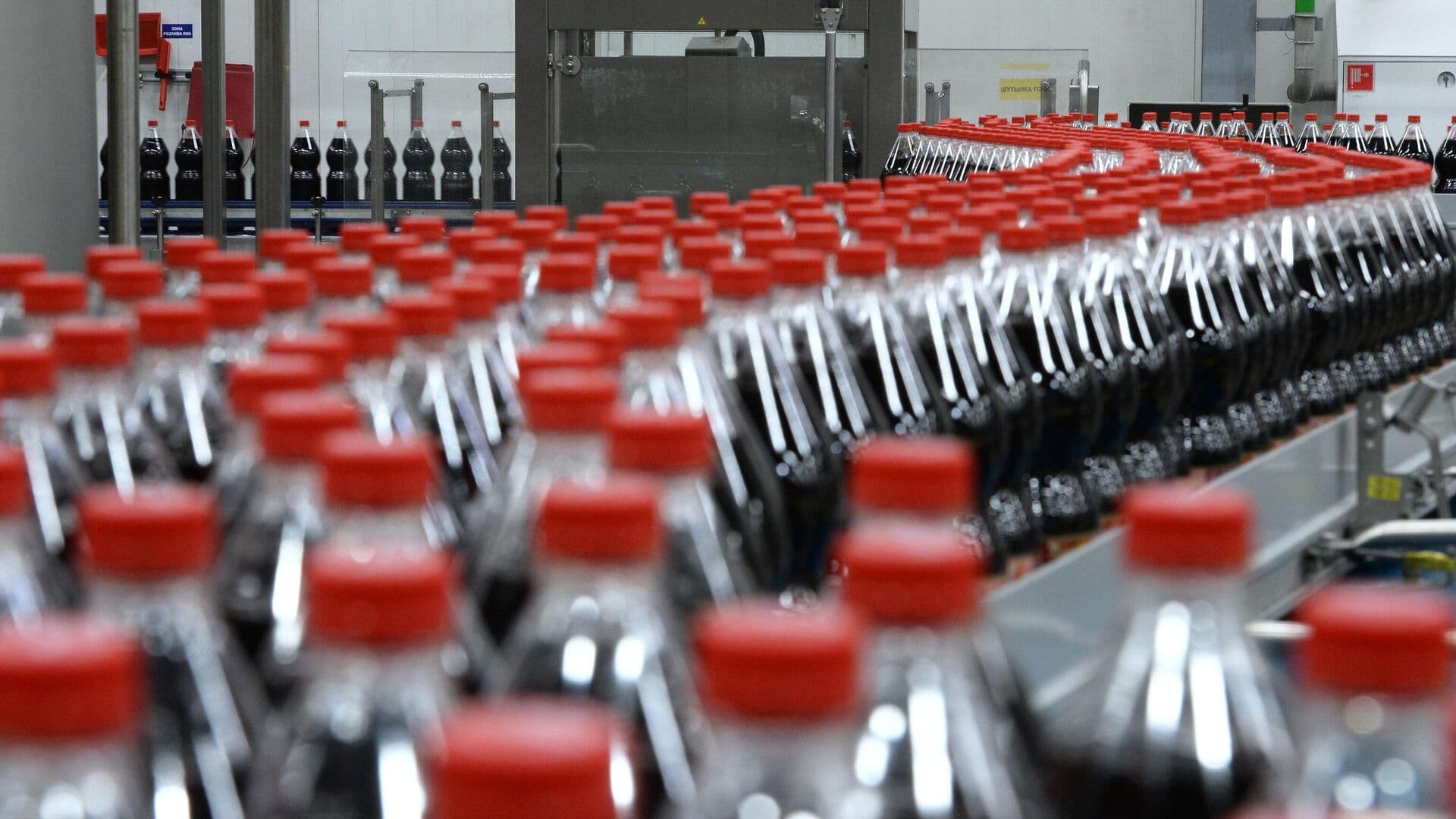 Диетолог предупредила о вреде сиропов в газировке для кишечника