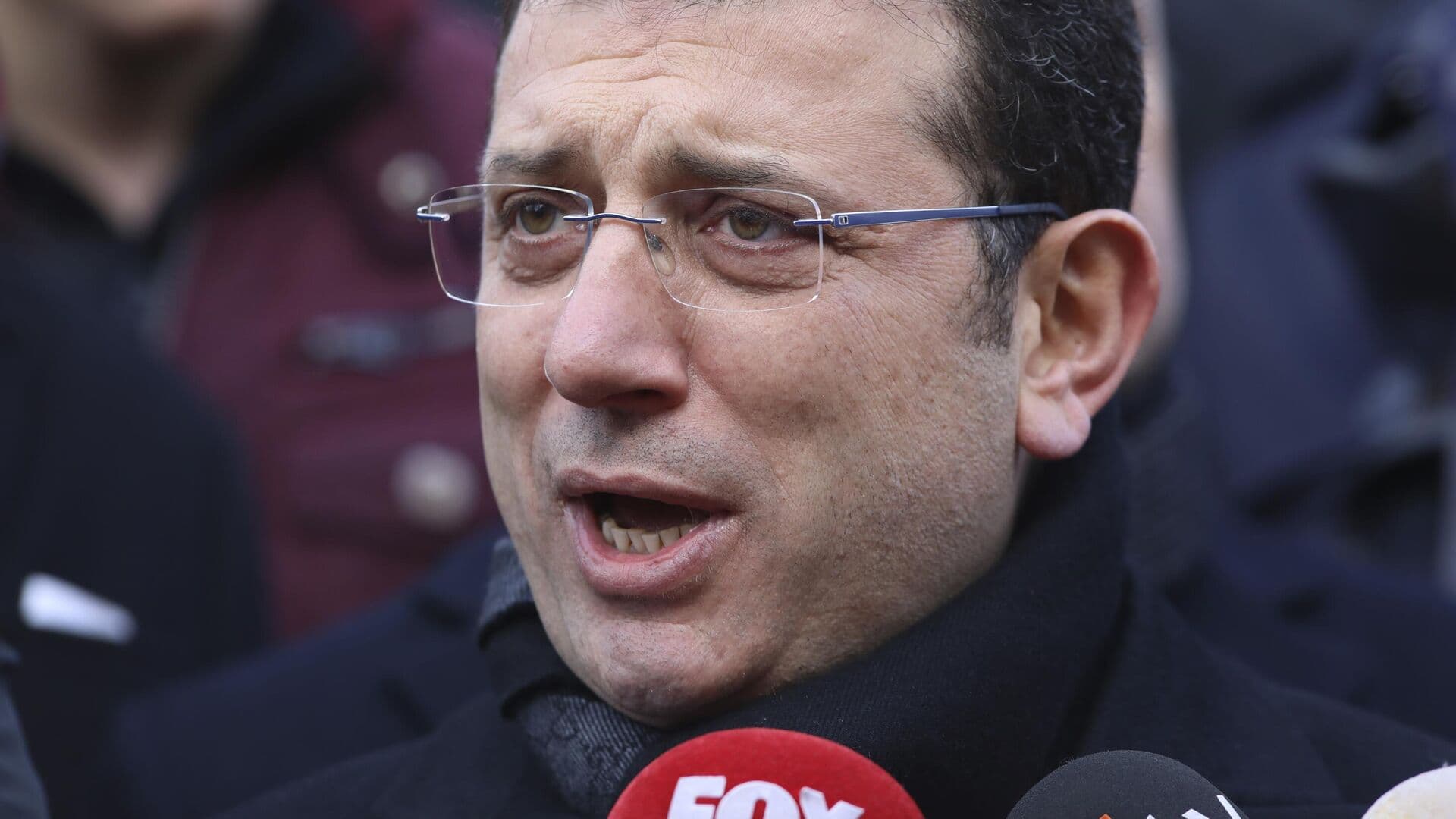 Турецкая оппозиция попросила перевести экс-мэра Стамбула под домашний арест