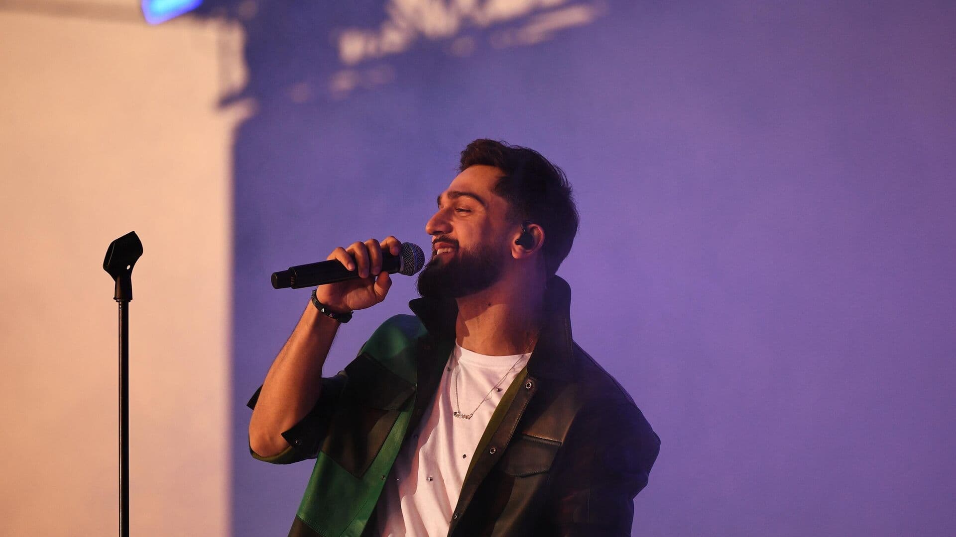 Певец Jony установил рекорд по прослушиваниям на YouTube, обогнав Lagy Gaga