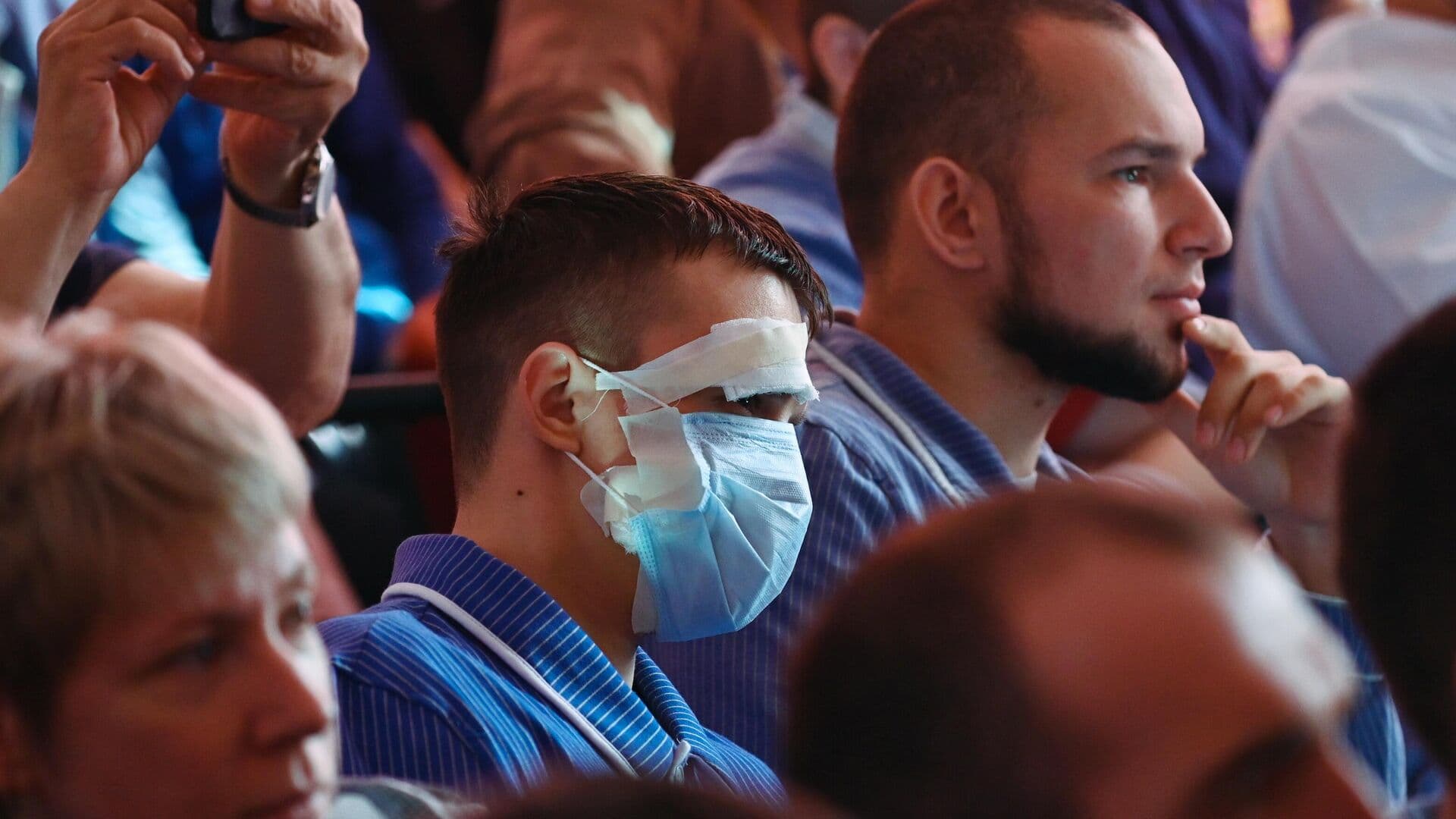 В прифронтовом госпитале "Днепра" прошел концерт ко Дню защитника Отечества