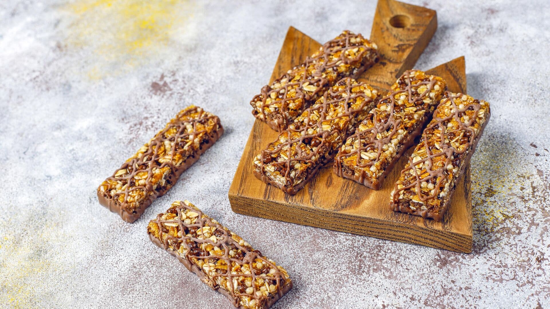 Диетолог рассказала о вреде переедания протеиновых батончиков