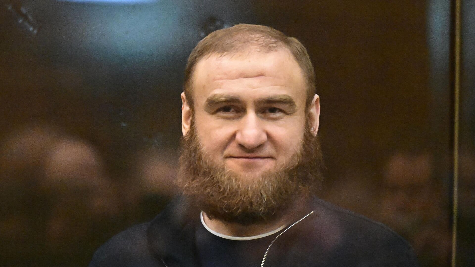 Суд отказал экс-сенатору Арашукову в иске к колонии "Черный дельфин"