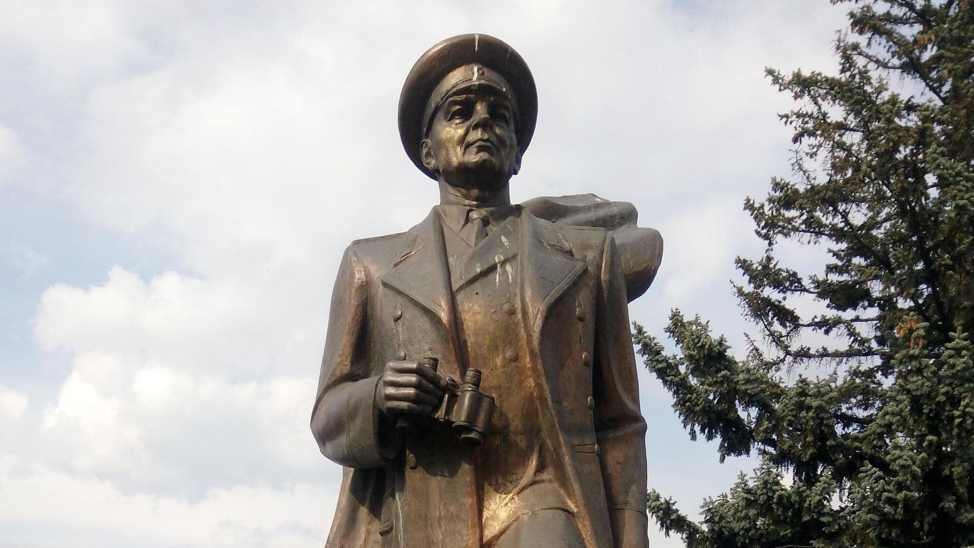 На Украине снесли памятник советскому генералу Василию Маргелову