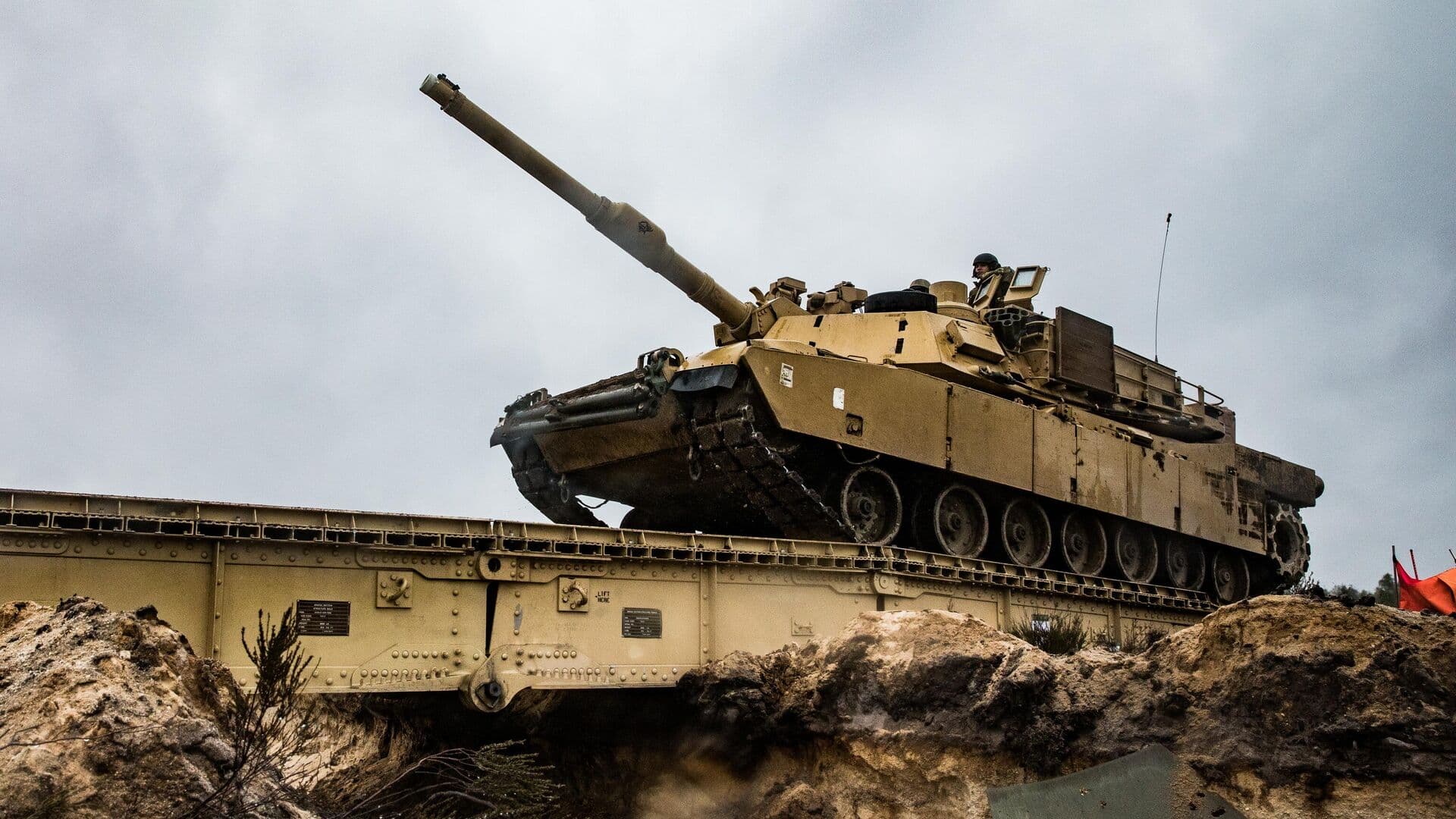 В Польше откроют первый в Европе сервис-центр двигателей танков Abrams