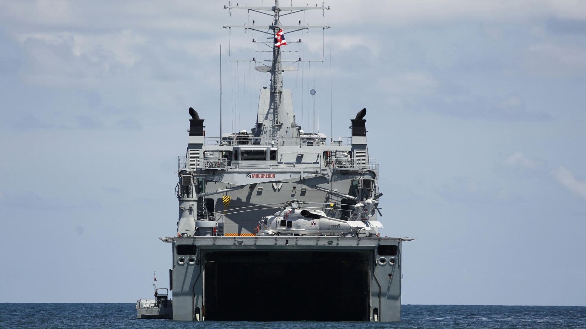 Грузовое судно под флагом Таиланда село на мель у побережья Ирана