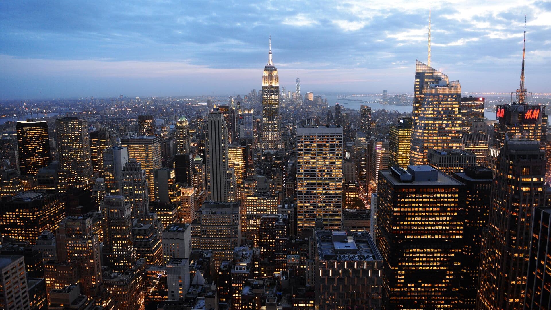 В Нью-Йорке десятки тысяч человек вышли на митинг против Трампа