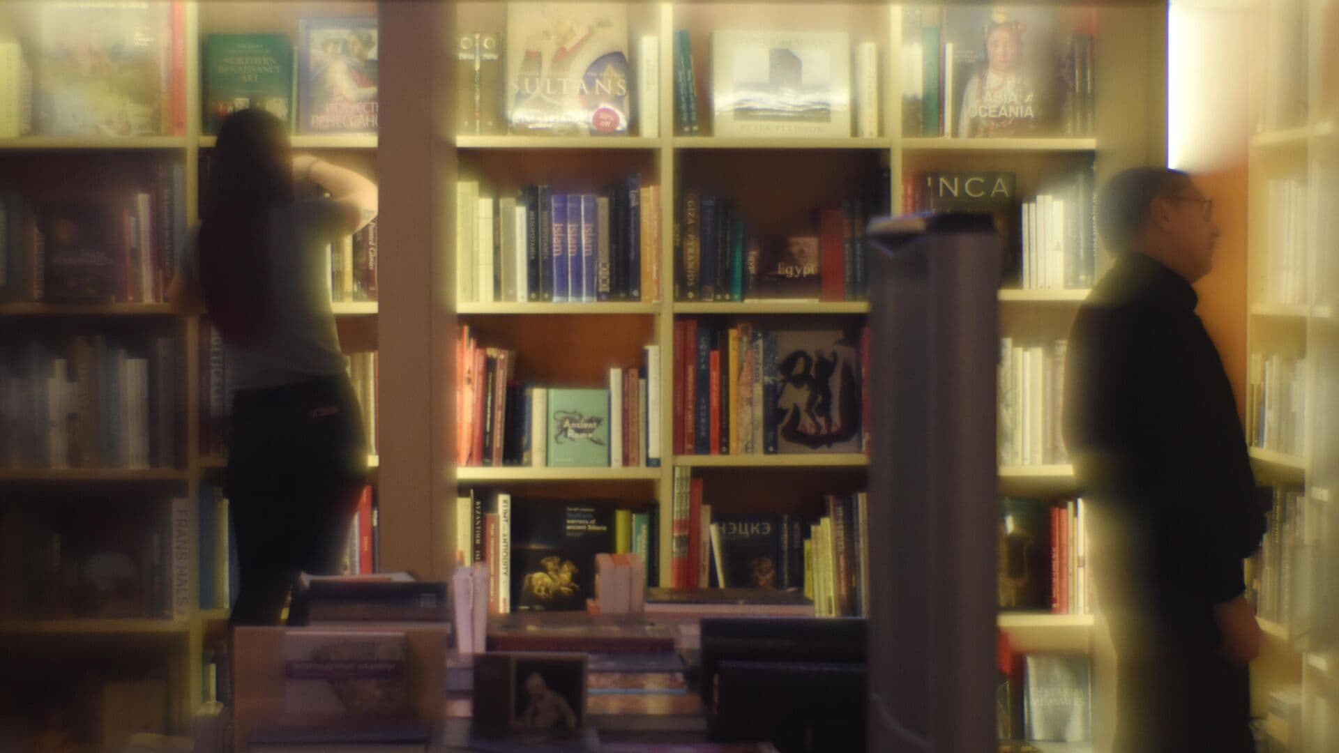 Магазин "Читай-город" оштрафовали за продажу книг с пропагандой ЛГБТ*