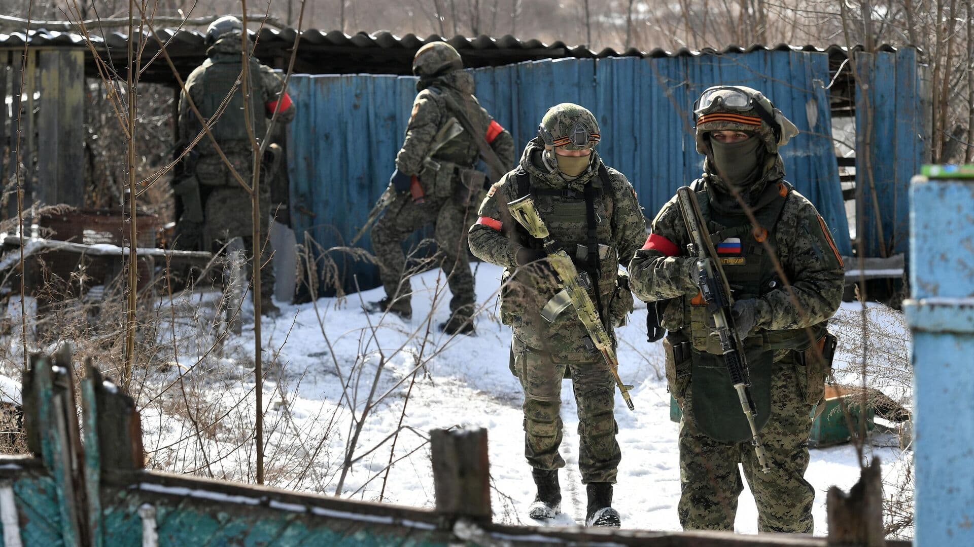 В ДНР нашли около 80 стихийных захоронений мирных жителей, сообщил источник