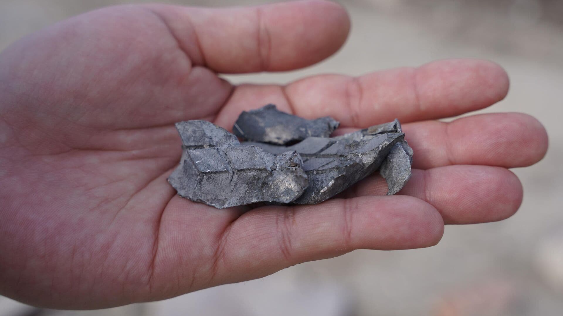 В Брянской области при атаке ВСУ повреждены три автомобиля и автоцистерна