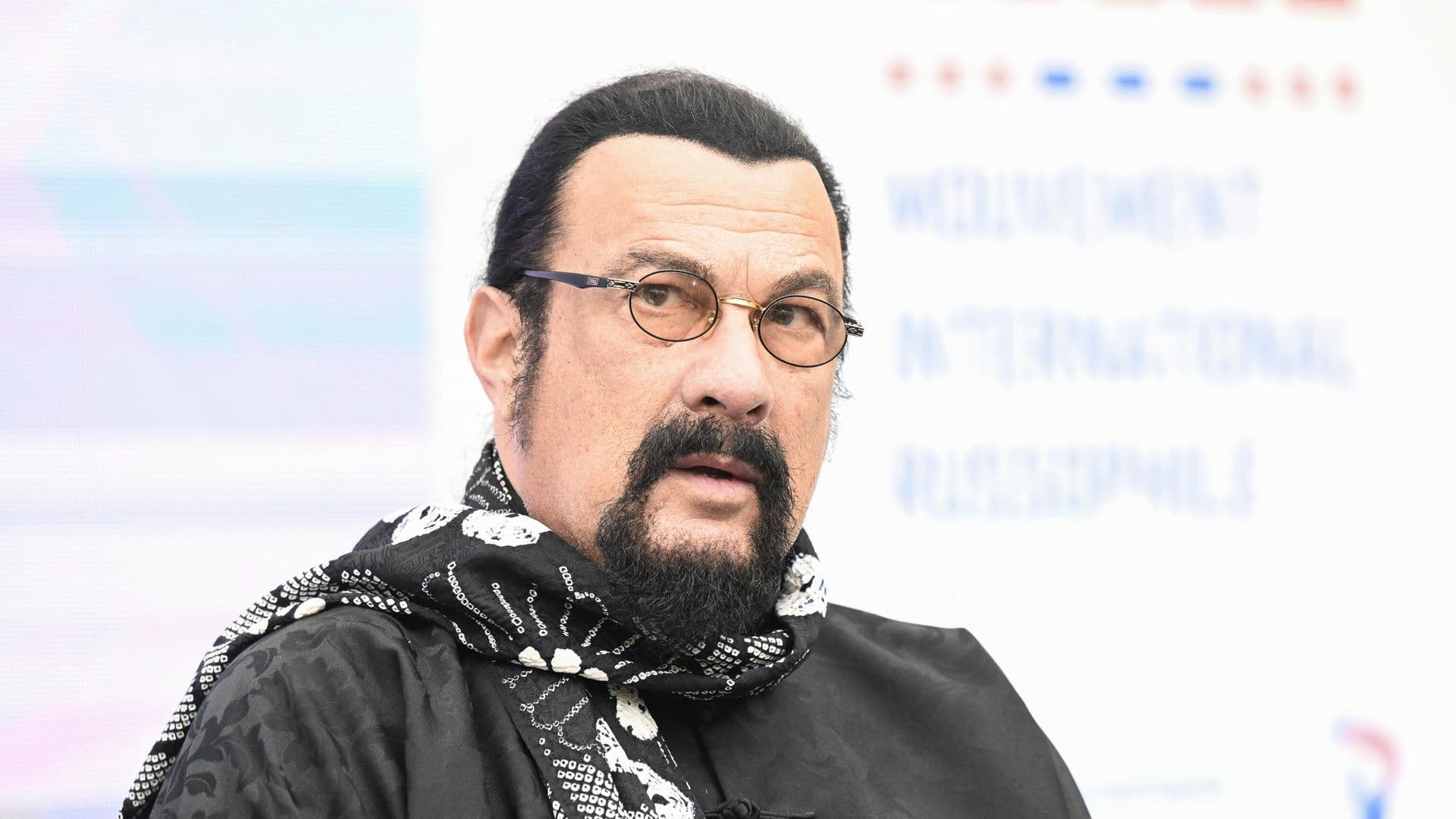 Сигал назвал россиян одними из самых патриотичных и стоических людей в мире