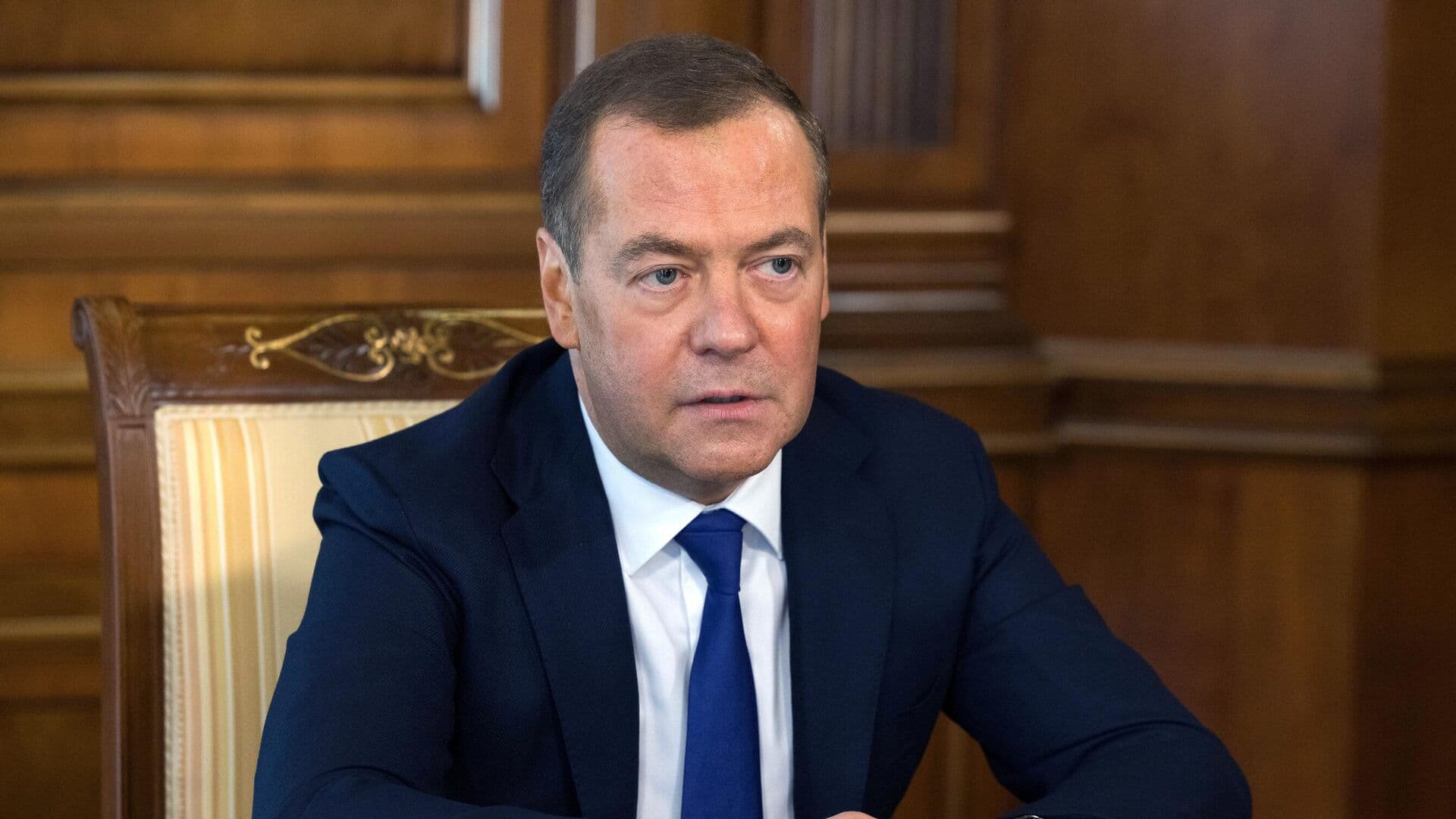 Медведев сравнил киевский режим с руководством Ирака в 1990-х годах